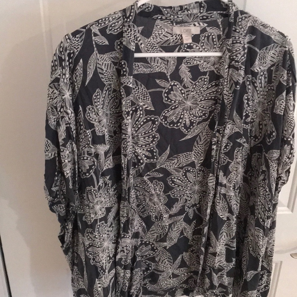 Gray & White Patterned Kimono